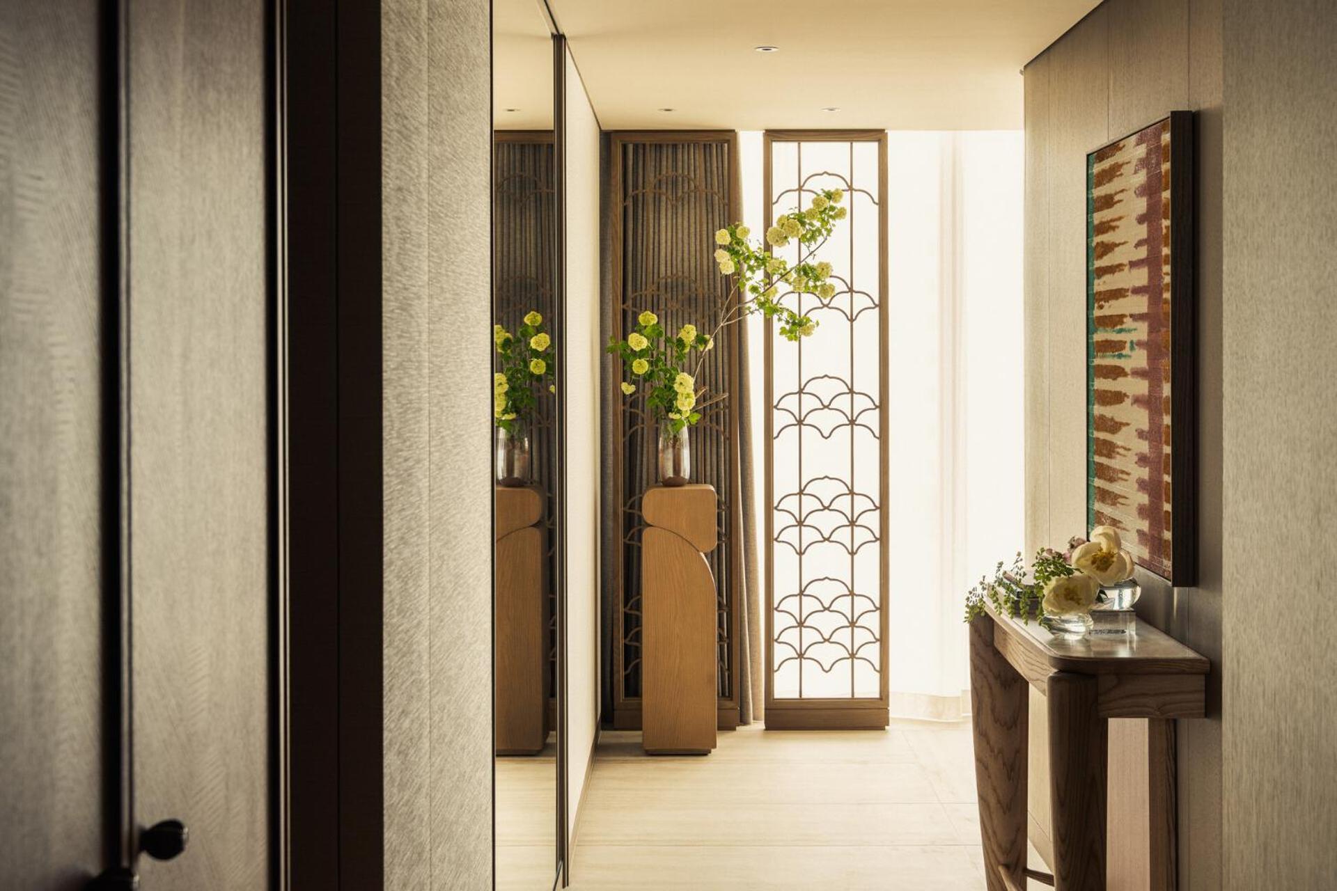 Corner Ginza Room Two Queen
